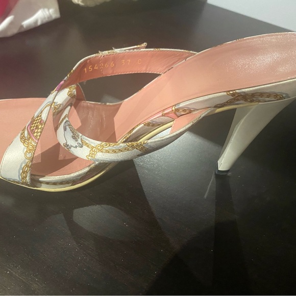 Beautiful Summer Gucci shoes - Picture 4 of 4